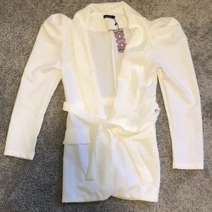 Puffed sleeve belted blazer